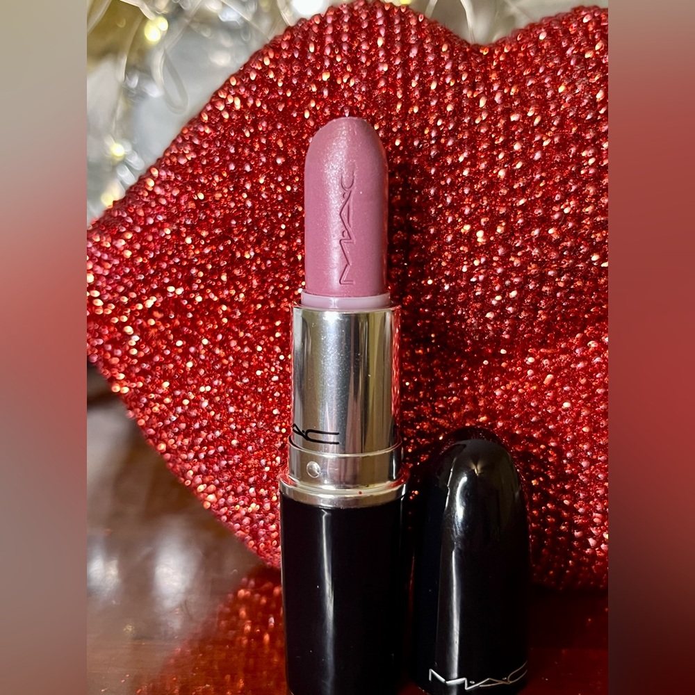 MAC lipstick NOT HUMBLE JUST BRAGGING lustreglass